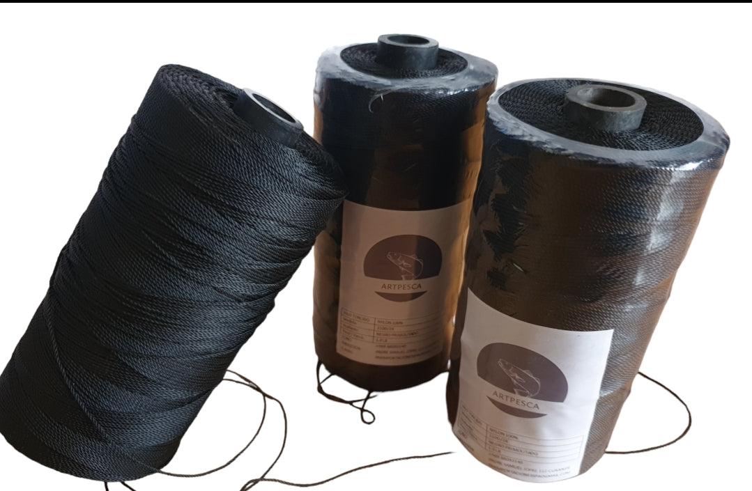 Hilo negro torcido y trenzado