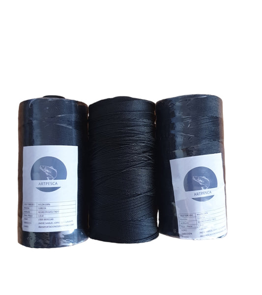 Hilo negro torcido y trenzado